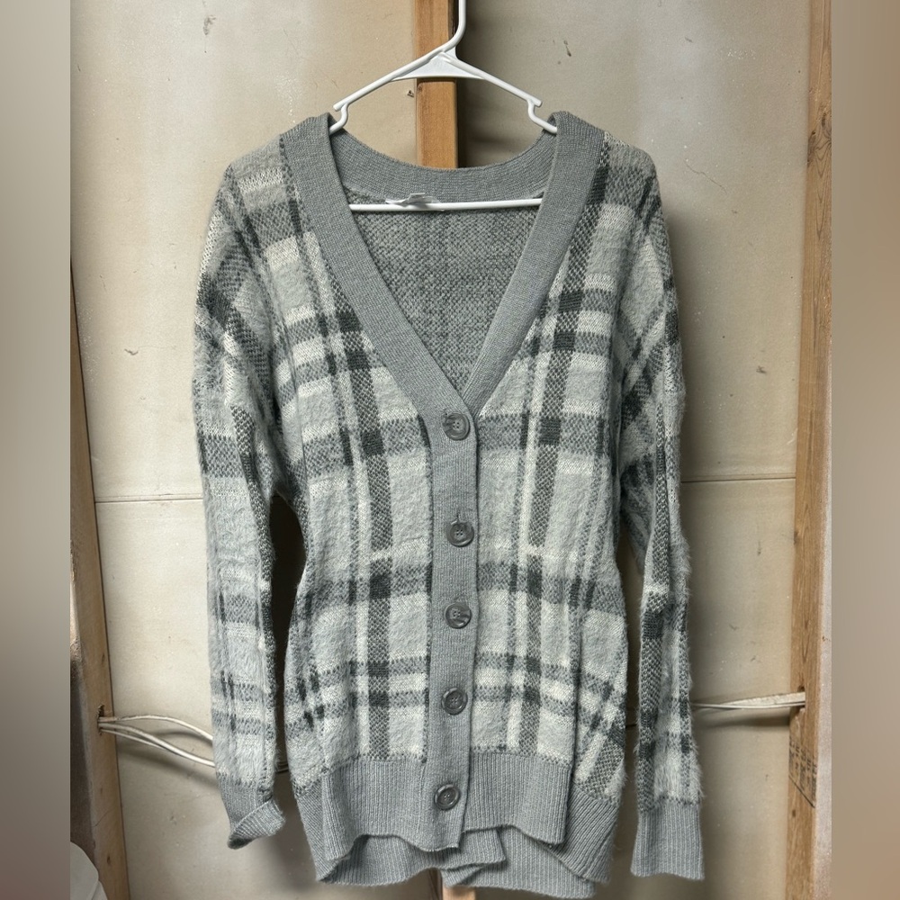 Women’s plaid grey sweater